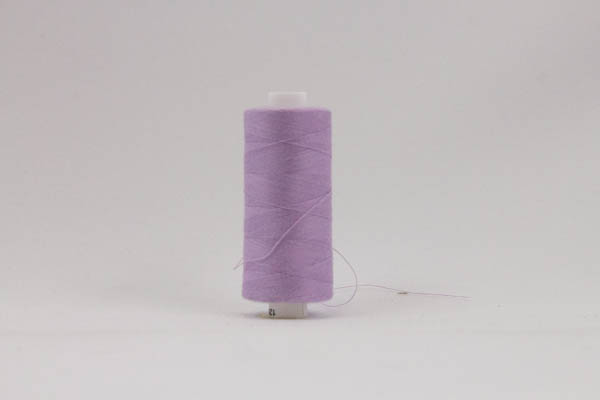 Thread Mid Purple 1000m – strong polyester thread for jersey and rib knits, Jydsk Stoflager