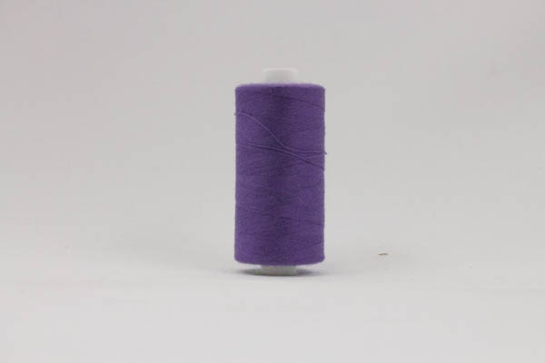 Sytråd Mørk lilla 2 1000m – stærk polyestertråd i deep purple variant, Jydsk Stoflager