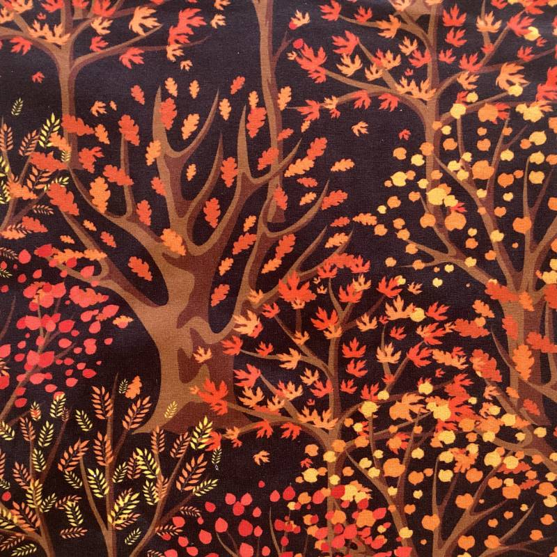 Jersey print med efterårstræer