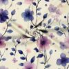 Detalje af ribstrikket jersey med elegant blomsterprint i lilla