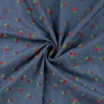 Chambray, jossa on kirjailtuja kirsikoita