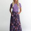 Nærbillede af lilla blomster jersey print på bomuld/lycra