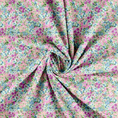 Patchwork stof med små multi farvede blomster