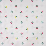 Poplin med broderet kirsebær på hvid baggrund 100% bomuld 140 g/m²