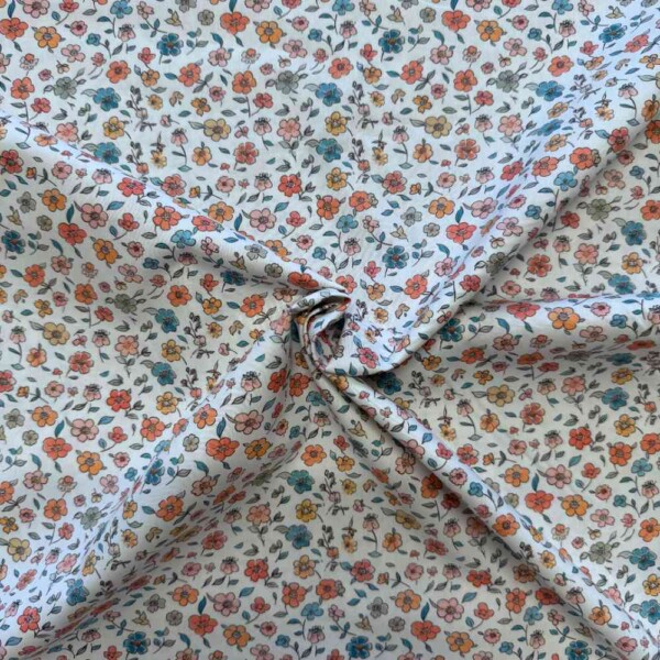 Poplin patchwork fabric with cute little flowers