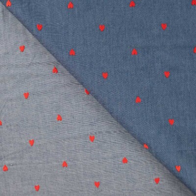 Chambray metervare med hjertebroderi i 100% bomuld