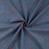 Detaljebillede af broderede hjerter på chambray