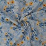 100% bomuld med broderi og blomster i blå vævet bomuldslærred