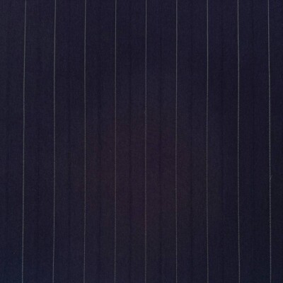 Marineblå foerstof med pinstripes i 100% polyester - detalje