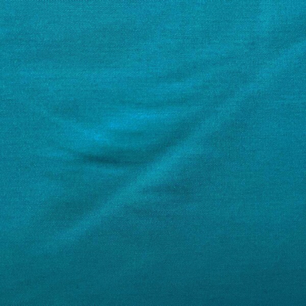 Petroolinsininen polyesteri/puuvilla-twill, yksityiskohta