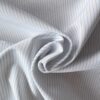 Detalje af poplin metervare med smalle blå striber