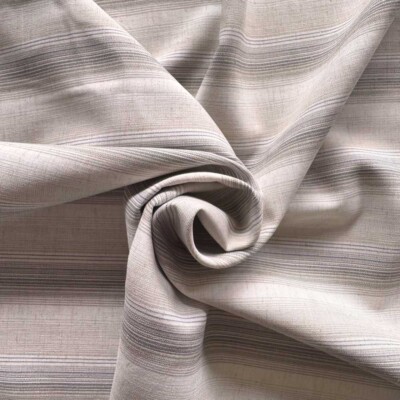 Detalje af poplin med brune og blå striber