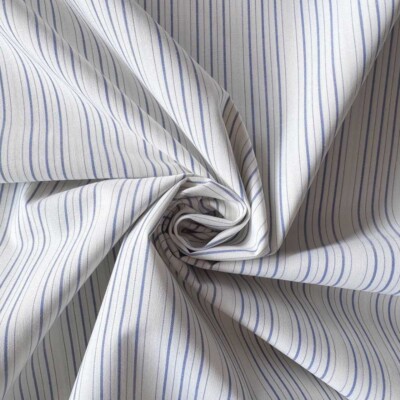 Vævet poplin med blå striber til skjorter og bluser
