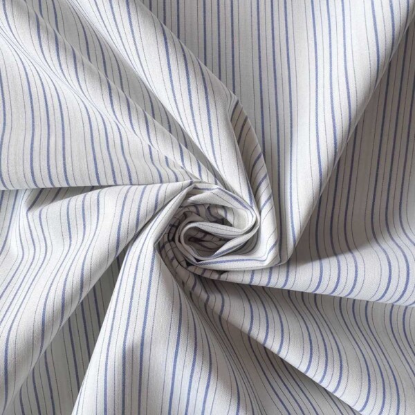 Vævet poplin med blå striber til skjorter og bluser