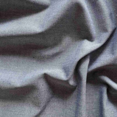 Blue melange chambray in 50% polyester and 50% cotton, 120 g/m²