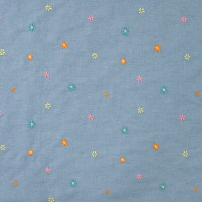 Denim broderi blomster støvet blå i 100% bomuld 140 g/m²