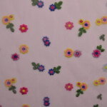 Lyserød mesh med blomster broderi i 100% polyester, 70 g/m²