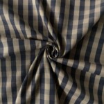 Gingham-ruudut sininen ja offwhite, kudottu puuvillakangas 110 g/m²