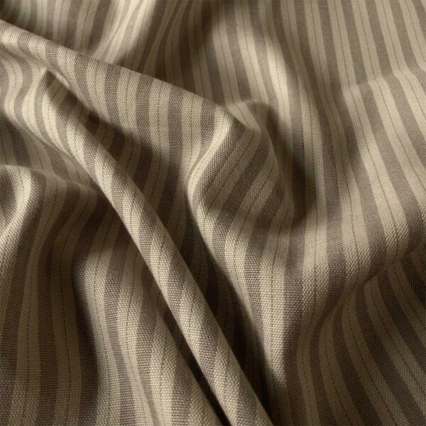 tern84 Hiekka- ja offwhite-raitojen puuvillacanvas 110 g/m² 140 cm