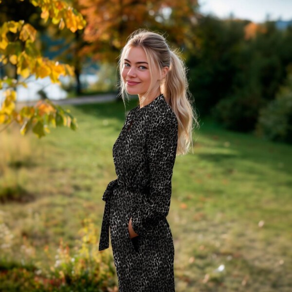 Let vævet viscose stof med dyreprint 150 cm bred
