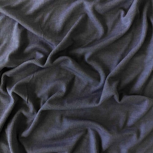 Sininen merinovilla-silkki jersey 1x1 rib, tekstuurin yksityiskohta