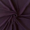 Yksityiskohta violetista rib-neulotusta merinovilla-silkki jerseystä