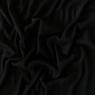 Musta 1x1 rib merinovilla-silkki jerseyssä selkein uurtein