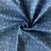 Denim med stræk jeansfarve med hvide blomster 200 g/m² 150 cm