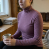 Nærbillede af ribstrikket merinould i melange pink