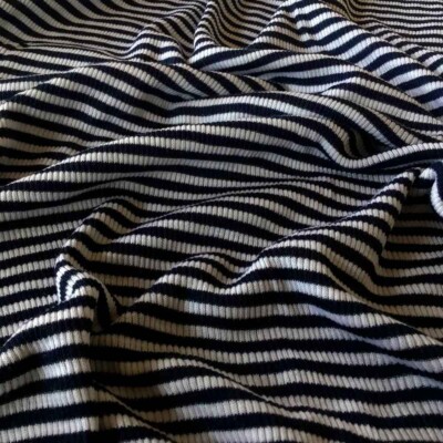 Raidallinen villa-silkki jersey 200 g/m², rib-uurteiden yksityiskohta