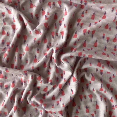 Taupe bund med tulipaner på merinould silke jersey i ribstrik