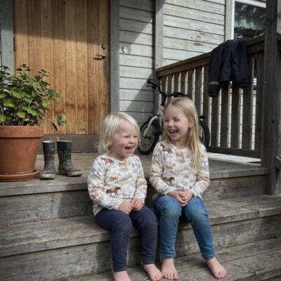 Painettu puuvillajersey hevoskuosilla kermanvalkoisella