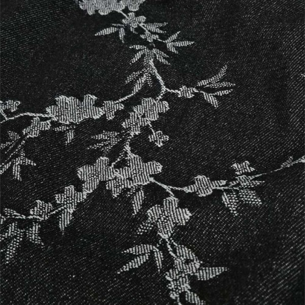Jacquard-kudottu denim kukkaoksilla mustassa sävyssä