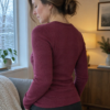 Brombær merinould jersey, syet op som langærmet bluse