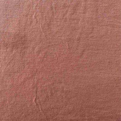 Terracotta merinould jersey, fladt udlagt, så ribstrikken ses