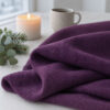 Blommelilla merinould fleece, foldet ved levende lys