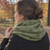 Snefnug Oliven merinould jersey, syet op som snood