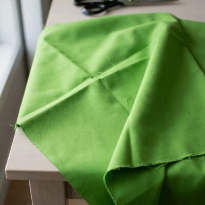 Anorakstof i æblegrøn, twill i polyester og bomuld