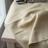 Anorakstof i sand, twill i polyester og bomuld