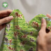 Kalve på grøn eng, digitalprint jersey draperet, så stoffets fald og blødhed ses