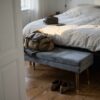 Penkki verhoiltu liuskeenharmaalla verhoiluveluurilla