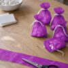 Lahjapussit ommeltu magenta organzasta