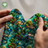 Pixeleventyr i blokverden, digitalprint jersey draperet, så stoffets fald og blødhed ses