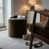 Rahi verhoiltu oliivinruskealla veluurilla