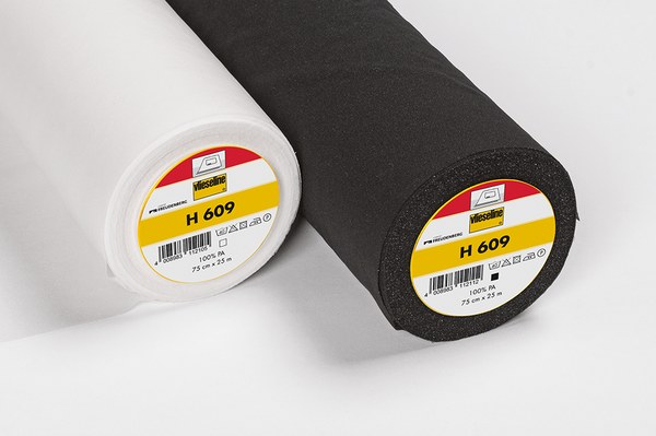 To ruller Vlieseline H609 bi-elastisk strygeindlæg i hvid og sort